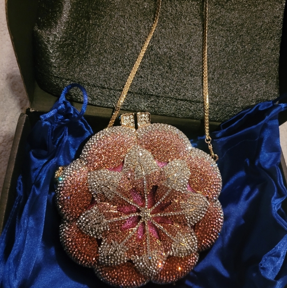Verano Hill Rose rhinestone clutch - Picture 2 of 5